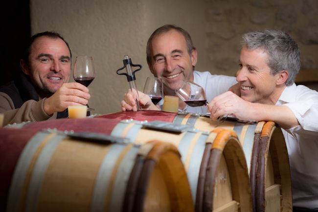 Famille PetitJean, Terroirs d’exception en Vallée du Rhône et en Champagne. Du Château La Croix des Pins, Domaine de Cassan, Domaine des Nymphes, Pol Cochet.